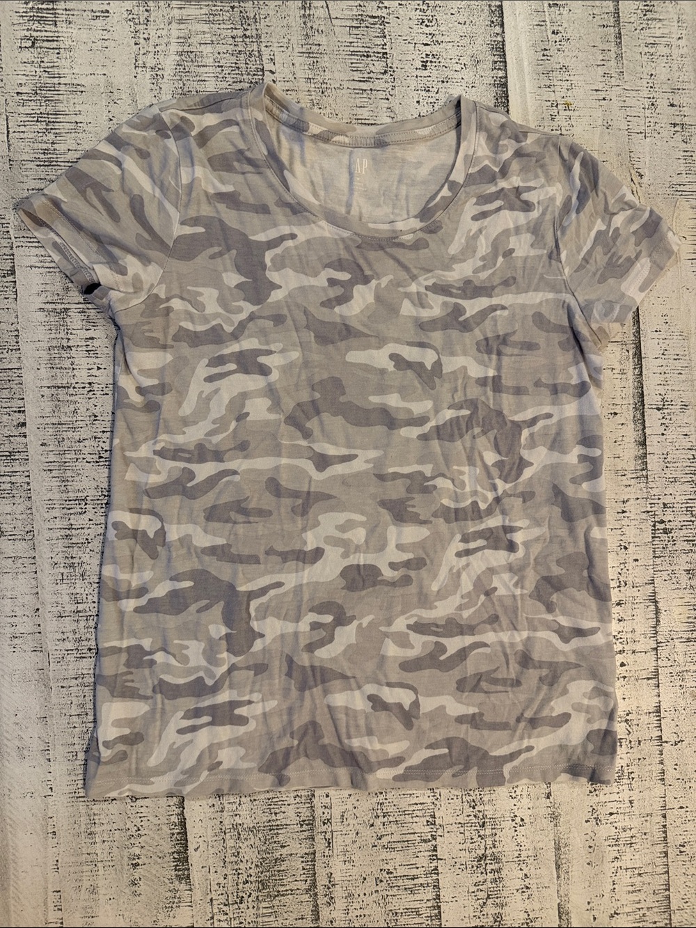 GAP Light Gray & White Camo Short Sleeve Tee